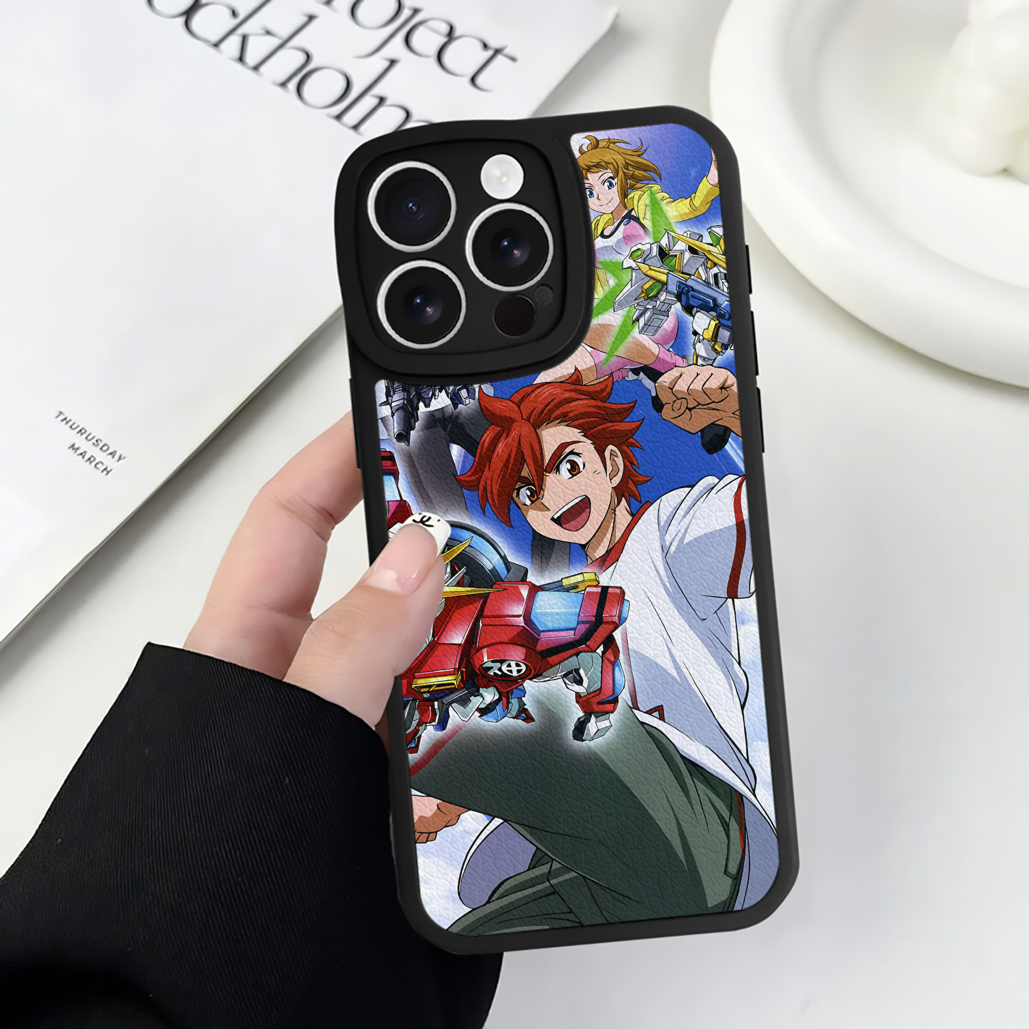 （画像用） 機動戦士ガンダム Mobile Suit Gundam 【iPhone 16シリーズ対応】シリコンスマホケース（レザー調） 材質：シリコン